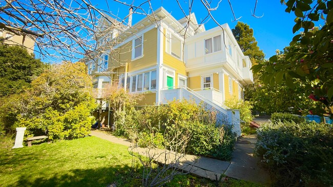 2318 Durant Ave in Berkeley, CA - Foto de edificio - Building Photo