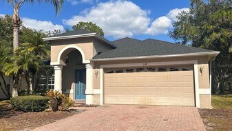 5138 Mayfair Park Ct in Tampa, FL - Building Photo