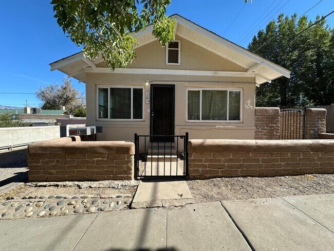 204 Ash St SE-Unit -A in Albuquerque, NM - Building Photo - Building Photo