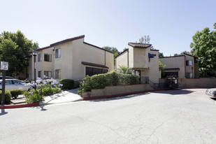 Villa Del Vista Senior Apartments in West Covina, CA - Building Photo
