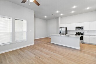 746 Staglin St in Buda, TX - Building Photo - Building Photo