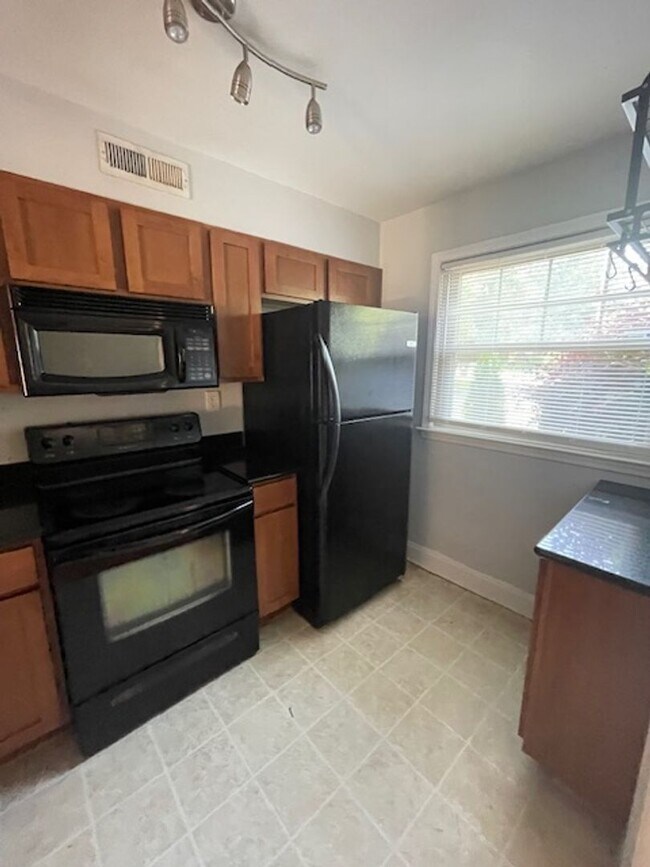1201 Green Oaks Ln in Charlotte, NC - Building Photo - Building Photo
