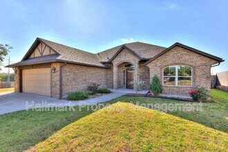 508 Whispering Oaks Blvd in Moore, OK - Building Photo - Building Photo