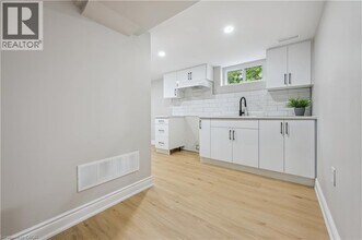 56 Dover St in Waterloo, ON - Building Photo - Building Photo