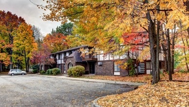 ReNew Millbrook West in Grand Rapids, MI - Foto de edificio - Building Photo
