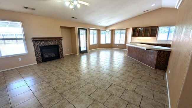 1401 N Salisbury St in Porterville, CA - Building Photo - Building Photo