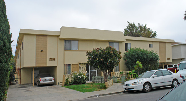 2038 S Holt Ave in Los Angeles, CA - Building Photo - Building Photo