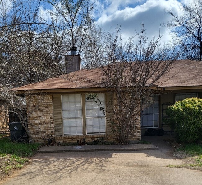 property at 525 Claire Ct