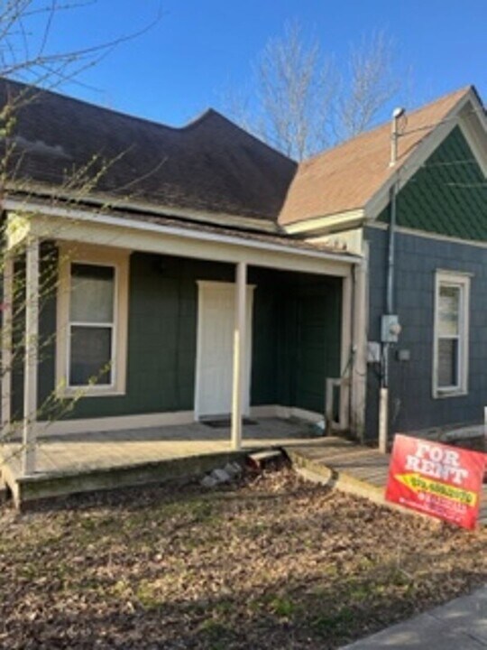 125 W Denver St in Greenwood, AR - Building Photo