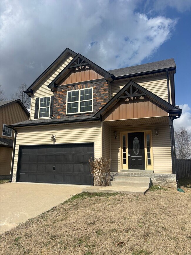 743 Sleek Fox Dr in Clarksville, TN - Building Photo - Building Photo