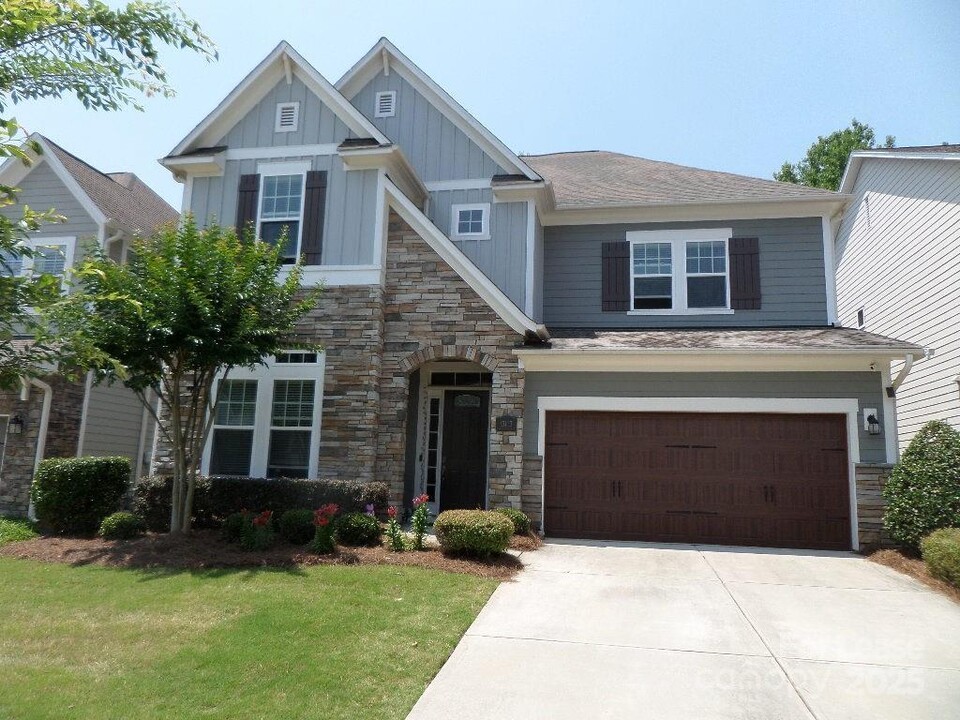 13113 Kornegy Dr in Charlotte, NC - Foto de edificio