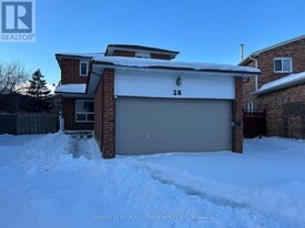 28 Beisel Ct in Brampton, ON - Building Photo
