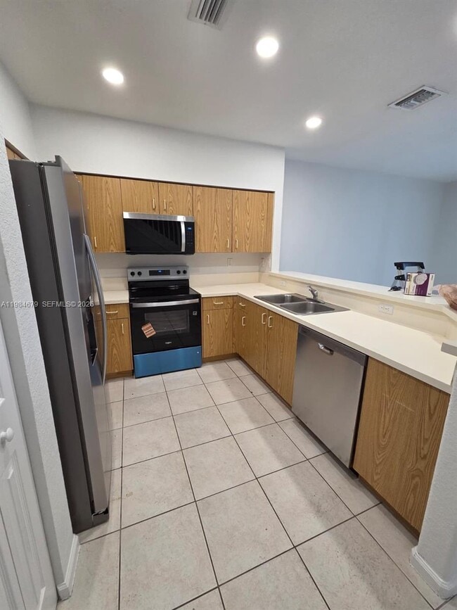 8352 SW 27th St in Miramar, FL - Building Photo - Building Photo