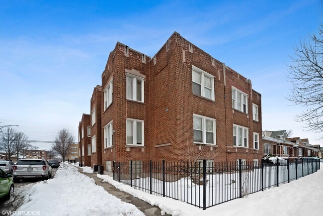 1008 W 76th St in Chicago, IL - Building Photo - Building Photo
