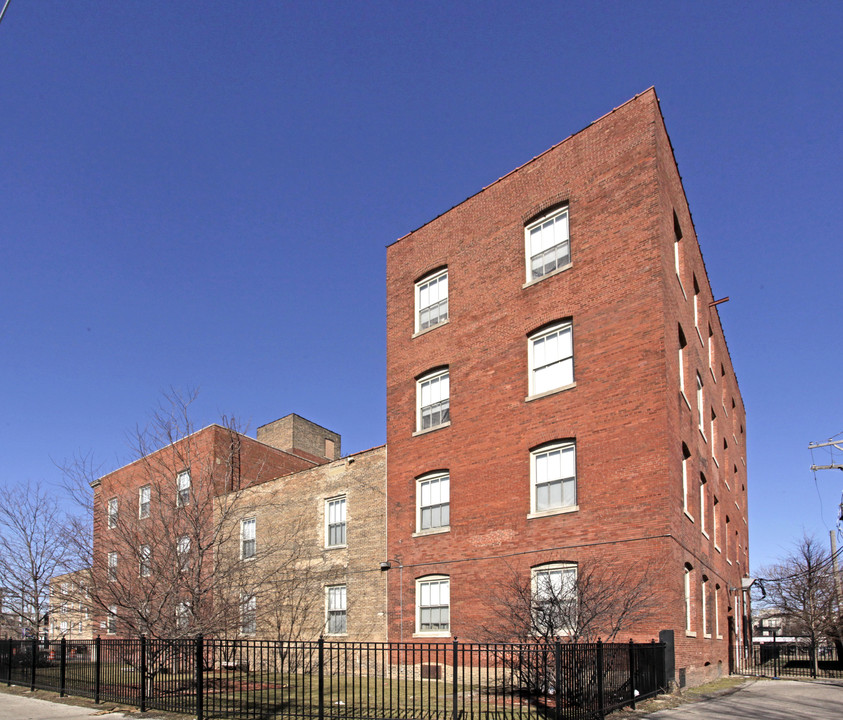 Switching Station Artist Lofts in Chicago, IL - Building Photo