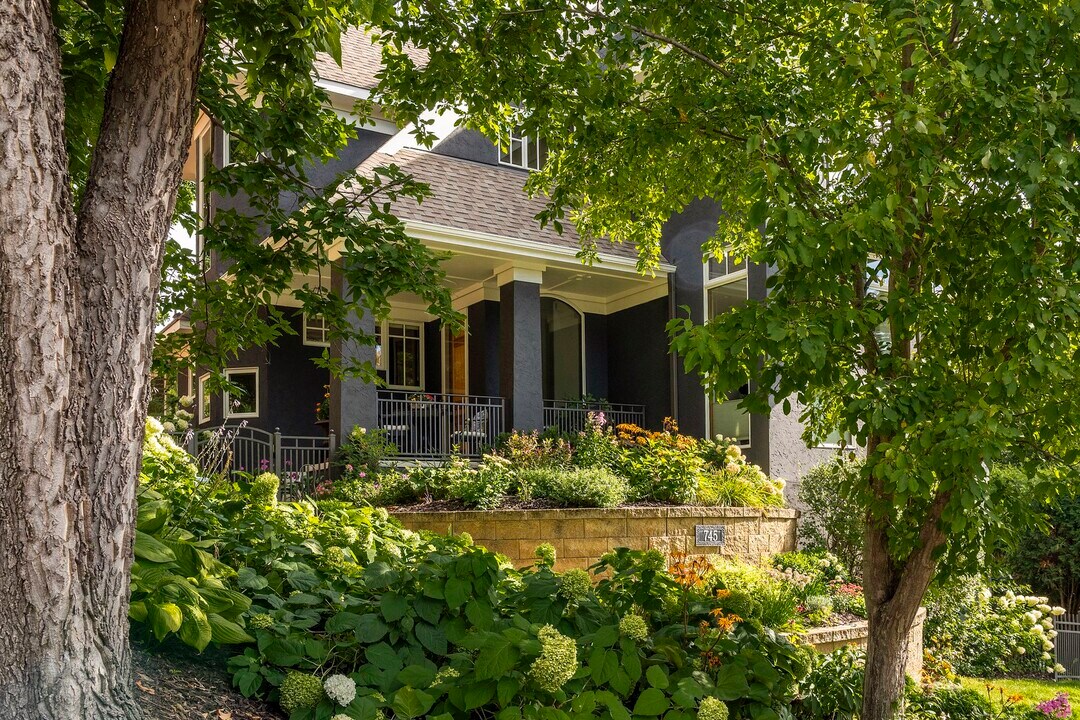 745 Rice St E in Wayzata, MN - Building Photo
