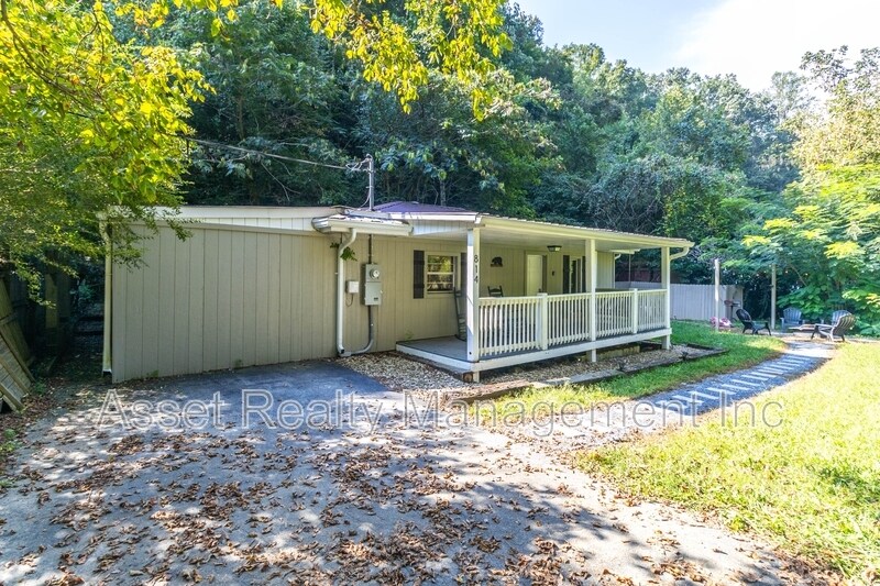 814 Gnatty Branch Rd in Sevierville, TN - Building Photo