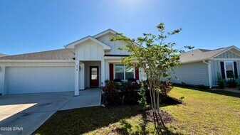 250 Boggy Crk Wy in Callaway, FL - Building Photo