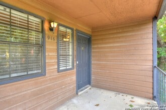 4803 Hamilton Wolfe Rd in San Antonio, TX - Building Photo - Building Photo