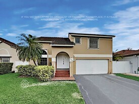 10420 SW 67th St in Miami, FL - Building Photo