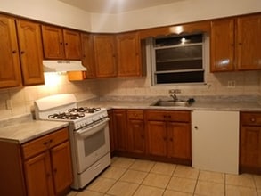 23 High St, Unit 2nd Floor in Elizabeth, NJ - Foto de edificio - Building Photo