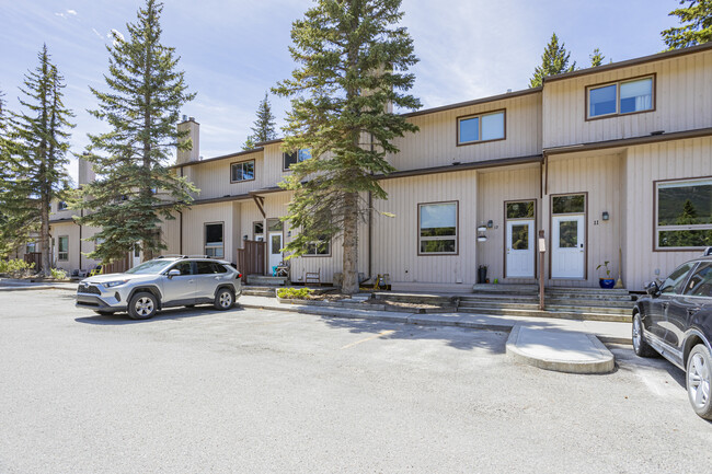 1225 Railway Av in Canmore, AB - Building Photo - Building Photo