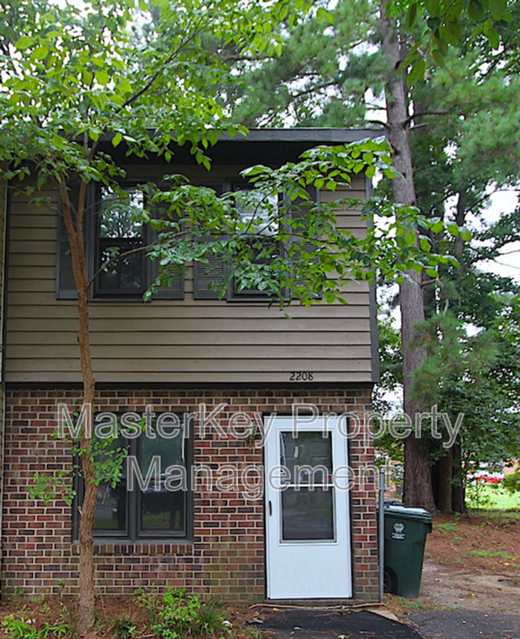 2208 Quartz Ct in Raleigh, NC - Building Photo