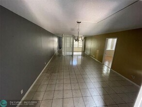 1000 NW 80th Ave in Margate, FL - Building Photo - Building Photo