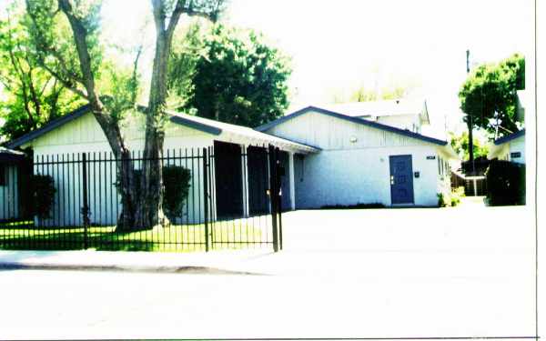 Rainbow Terrace in Hemet, CA - Building Photo