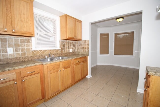22480 Lambrecht Ave in Eastpointe, MI - Building Photo - Building Photo