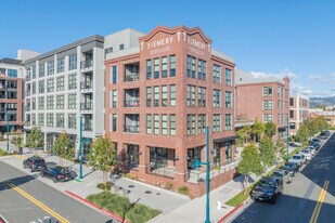 4310-4515 Hubbard st in Emeryville, CA - Building Photo