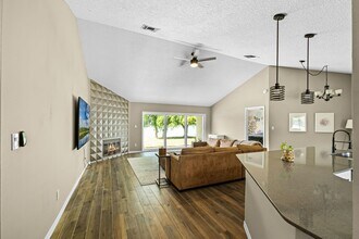 485 Lakeshore Dr in Lake Mary, FL - Building Photo - Building Photo