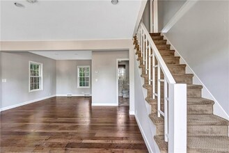 121 Nichols Ave in Shelton, CT - Building Photo - Building Photo