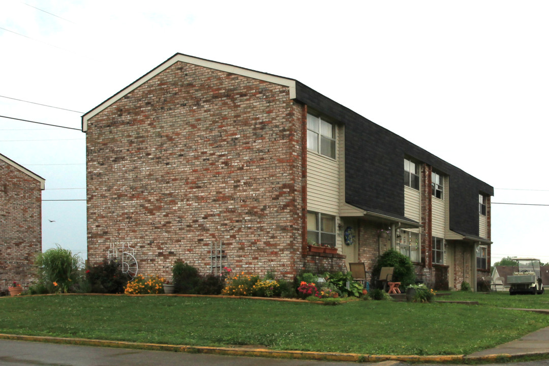 Shelby Manor Apartments in Shelbyville, KY - Building Photo