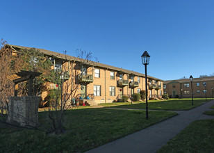 Courtyard on Main in Cleburne, TX - Building Photo - Building Photo