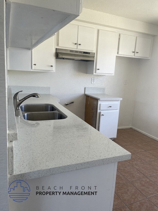 11503 Menlo Ave in Hawthorne, CA - Building Photo - Building Photo