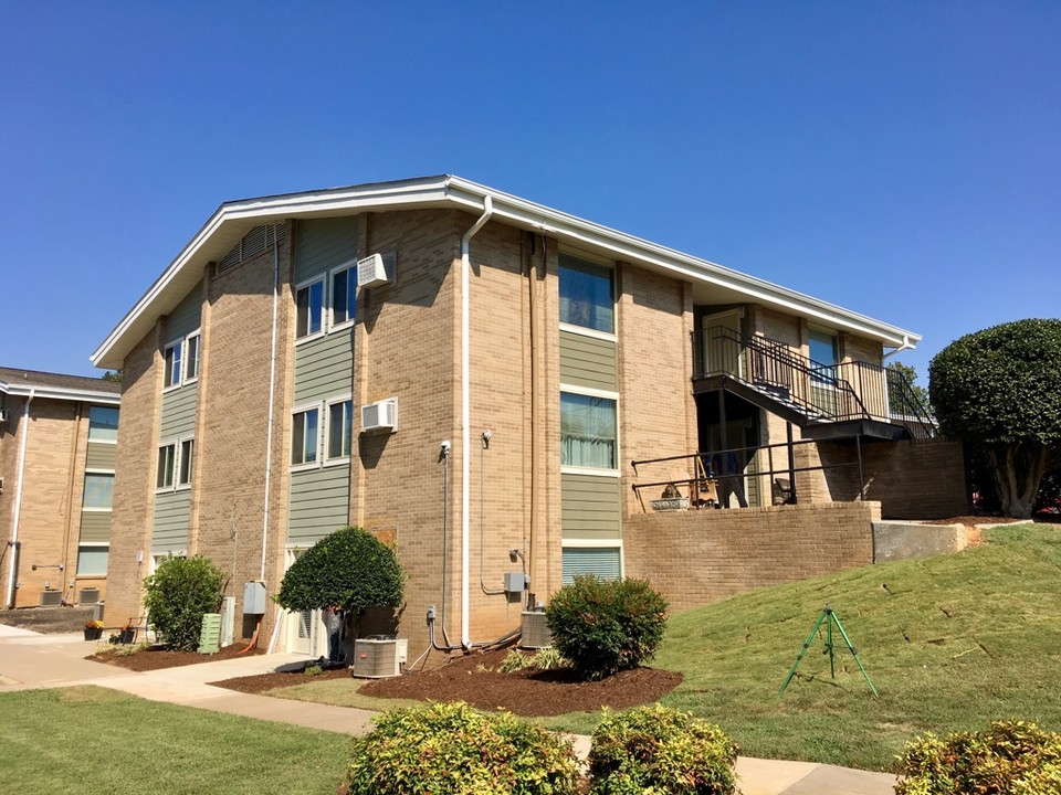 Waters Edge Apartments in Cleveland, TN - Building Photo