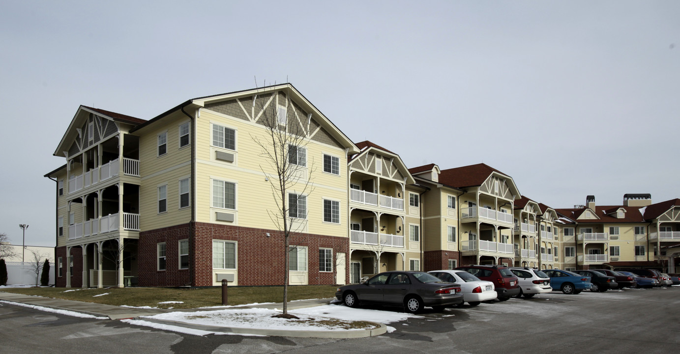 Crestview Senior Living in St. Louis, MO - Building Photo