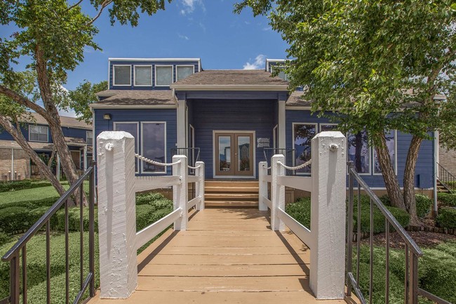 Shor on Clear Lake in Seabrook, TX - Foto de edificio - Building Photo