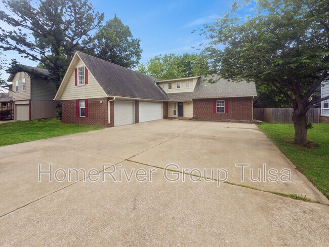 property at 5004 S Narcissus Ave