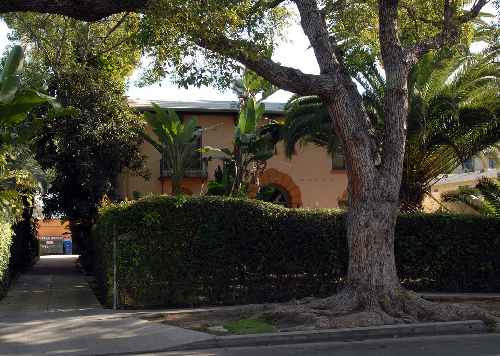 1226 N El Centro Ave in Los Angeles, CA - Foto de edificio