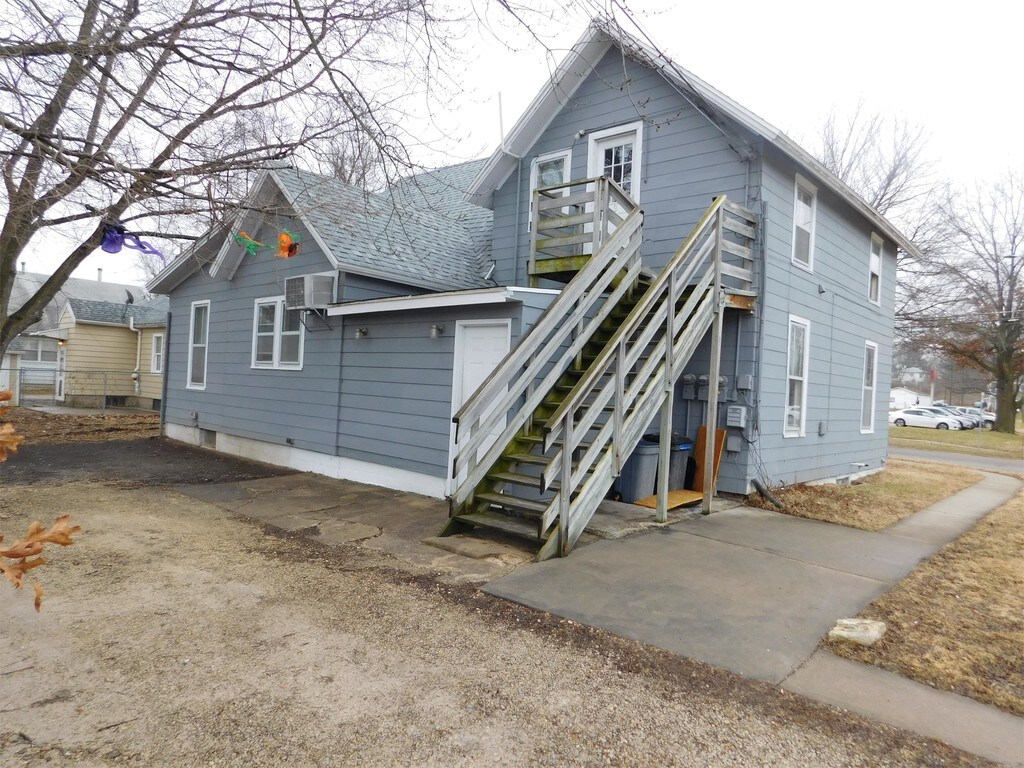 310 8th AveUnit 02 Rentals in Marion, IA