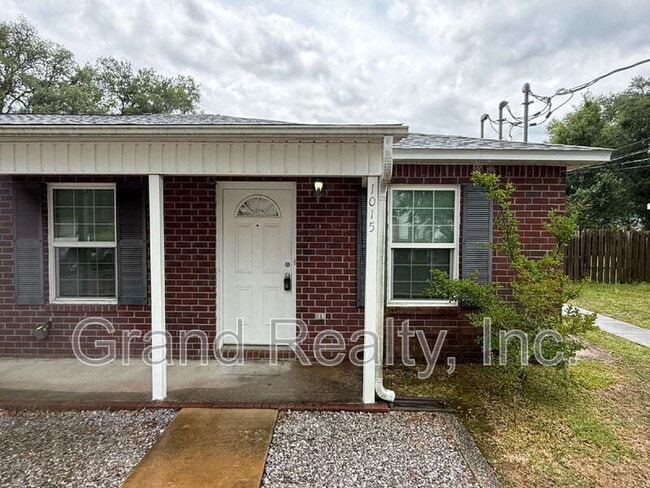 property at 1015 Peakview Dr