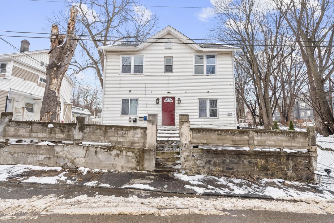 71 River St in Waterbury, CT - Building Photo