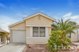 7351 Girard Dr in Las Vegas, NV - Building Photo