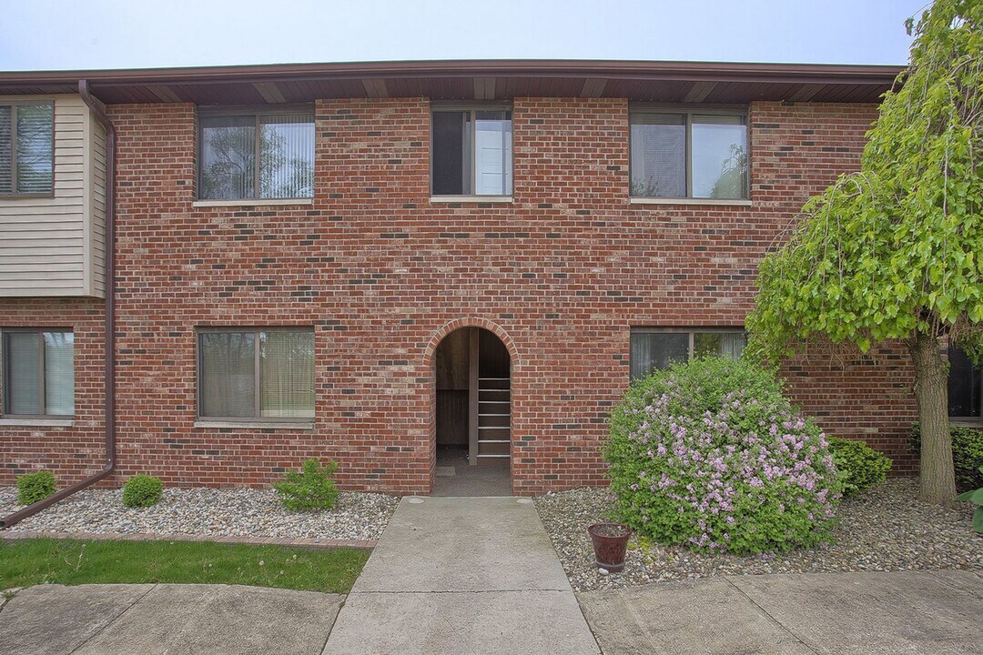 1101 Clifford Dr in Urbana, IL - Building Photo