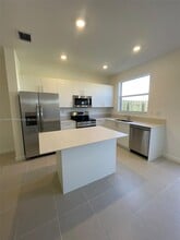 2760 SE 26th Ave in Homestead, FL - Building Photo - Building Photo