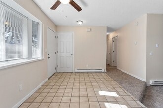 Queens Commons in Portland, OR - Foto de edificio - Building Photo