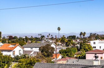 4922 S Centinela Ave in Los Angeles, CA - Building Photo - Building Photo