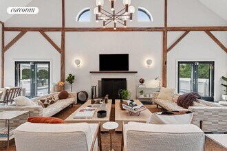 333 Newlight Ln in Bridgehampton, NY - Building Photo - Building Photo